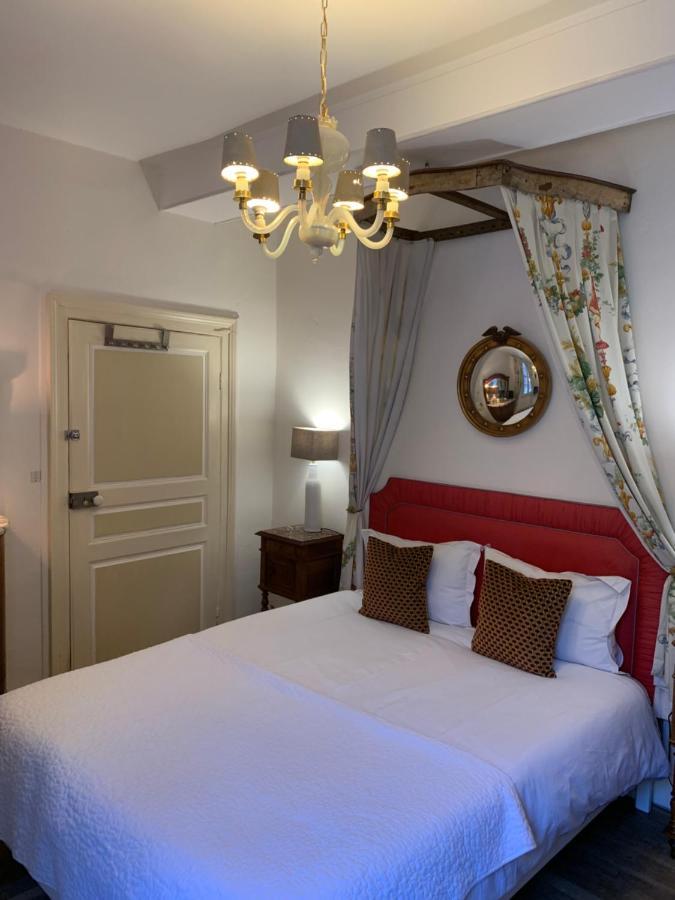 Hotel La Grenouille Noire Marcillat-en-Combraille Exterior foto